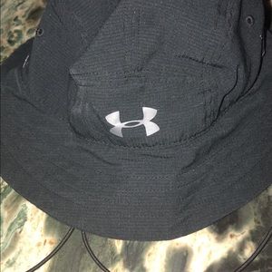 Under armor bucket hat